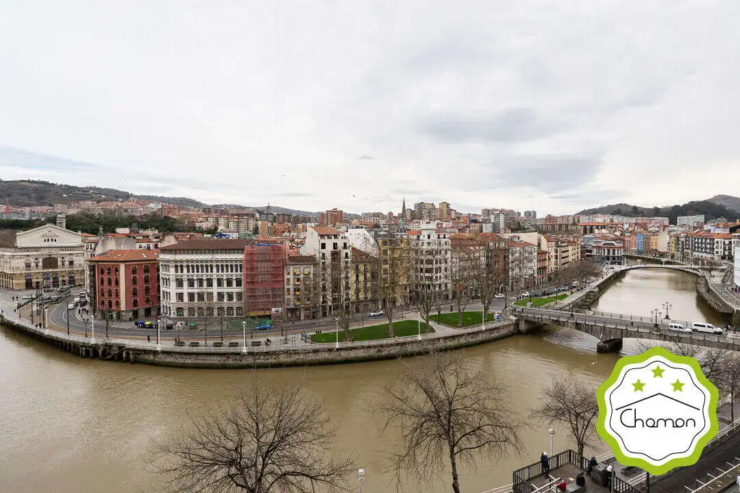 Vista exterior de Piso en venta en Bilbao  con Calefacción y Balcón