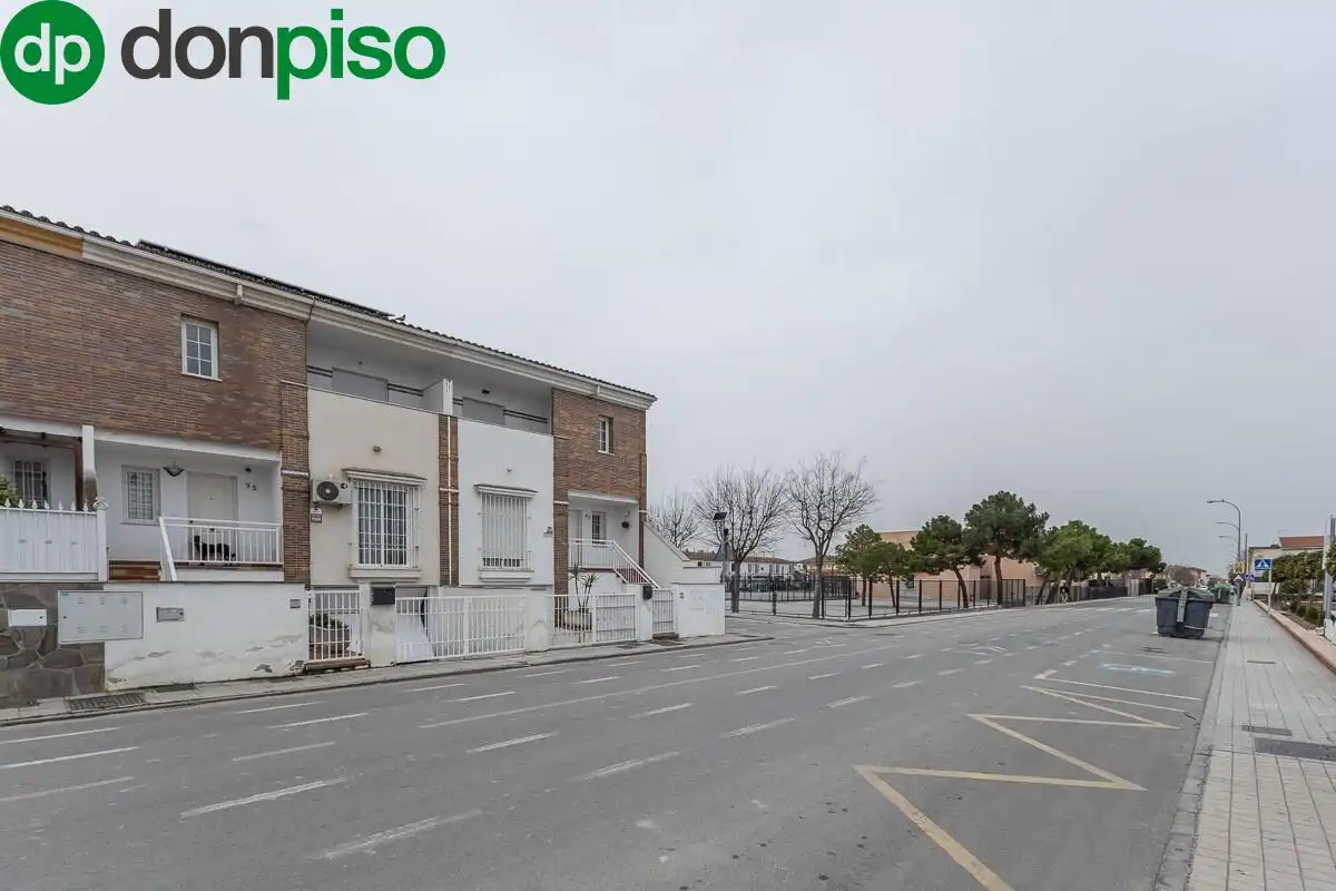 Adossat amb terrassa en venda a Calle VEGA (BE), imagen 30
