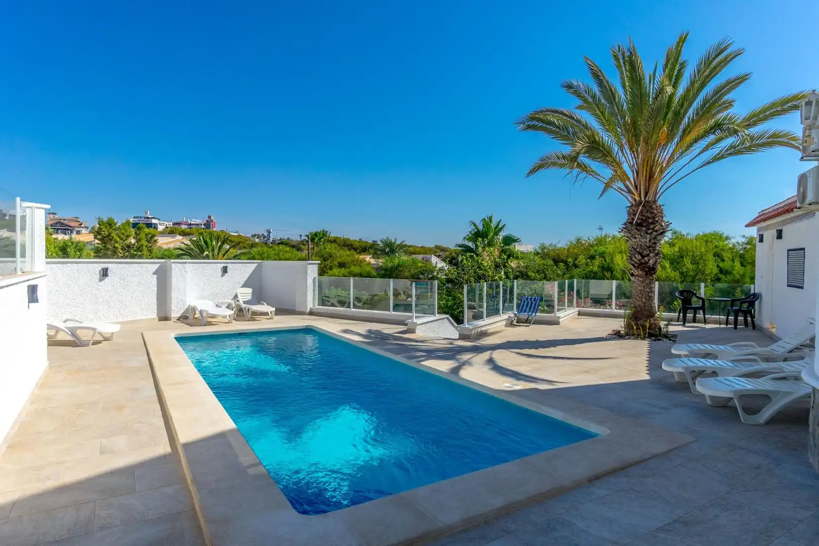 Piscina de Casa o xalet en venda en Orihuela amb Aire condicionat, Jardí privat i Terrassa