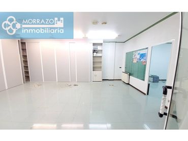 Locale commerciale in vendita a Calle Montero Rios 99