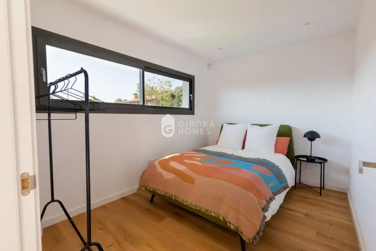 Habitación de Casa o chalet en venta en Sant Julià de Ramis con Aire acondicionado, Calefacción y Jardín privado