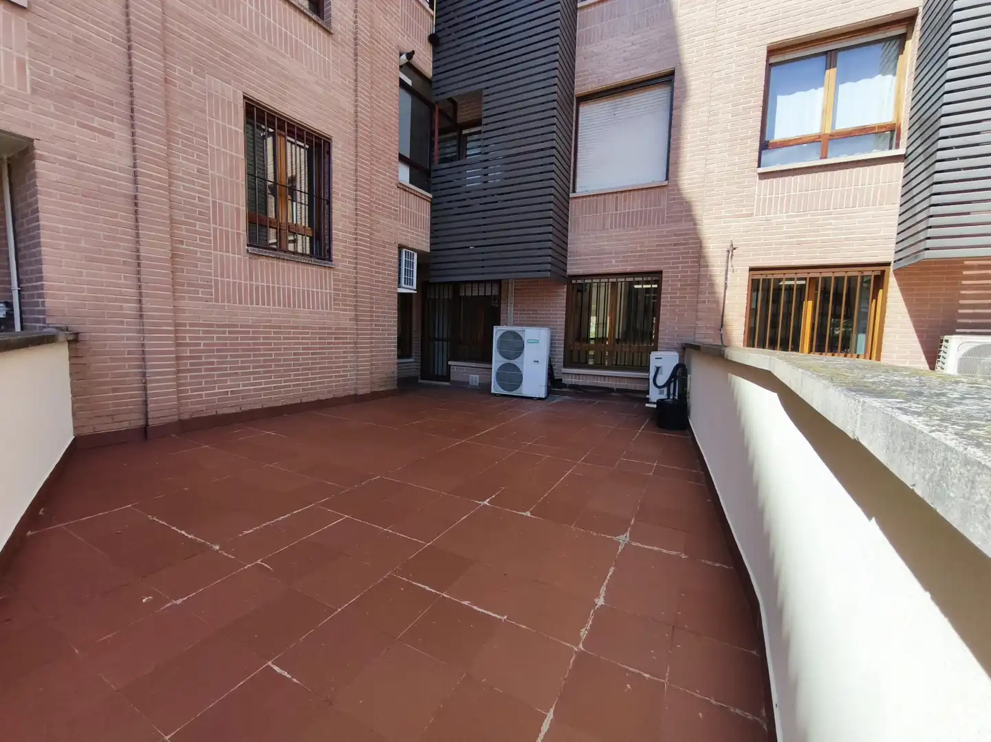 Terrassa de Oficina de lloguer en  Logroño amb Aire condicionat i Calefacció