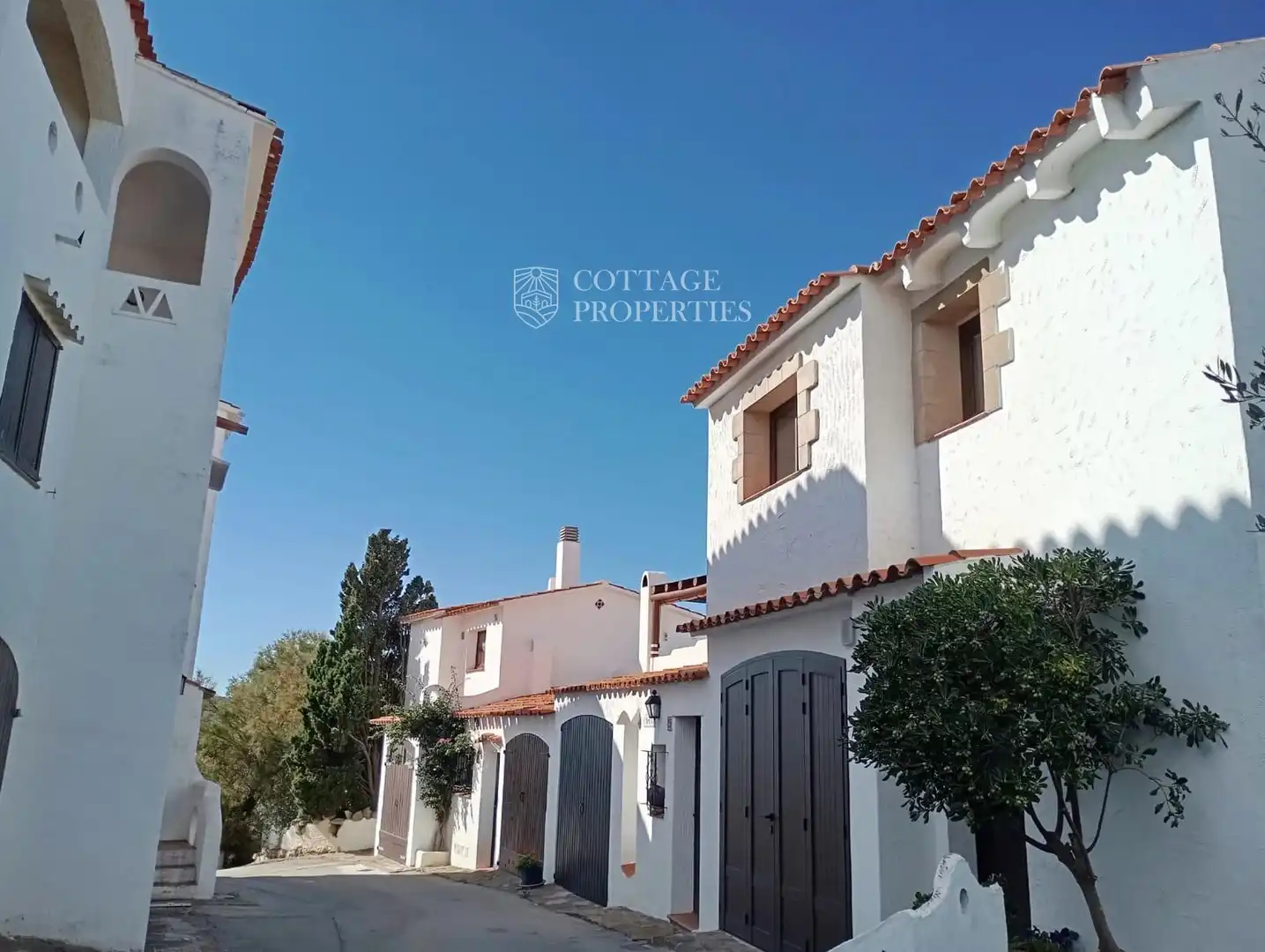 Vista exterior de Casa adosada en venta en L'Escala con Calefacción, Terraza y Piscina