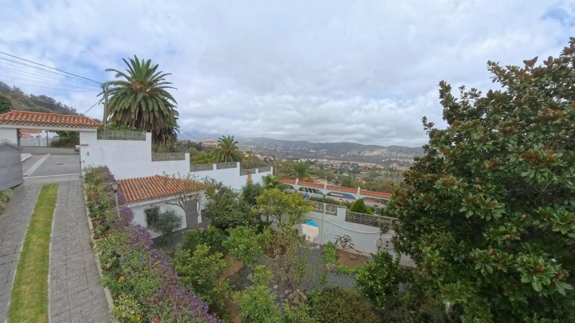 Vista exterior de Casa o chalet en venta en Santa Brígida con Terraza, Trastero y Piscina
