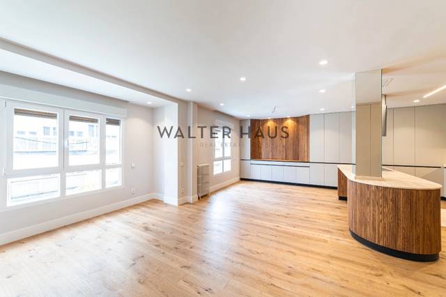 Piso en Venta en Calle del General Pardiñas en Lista