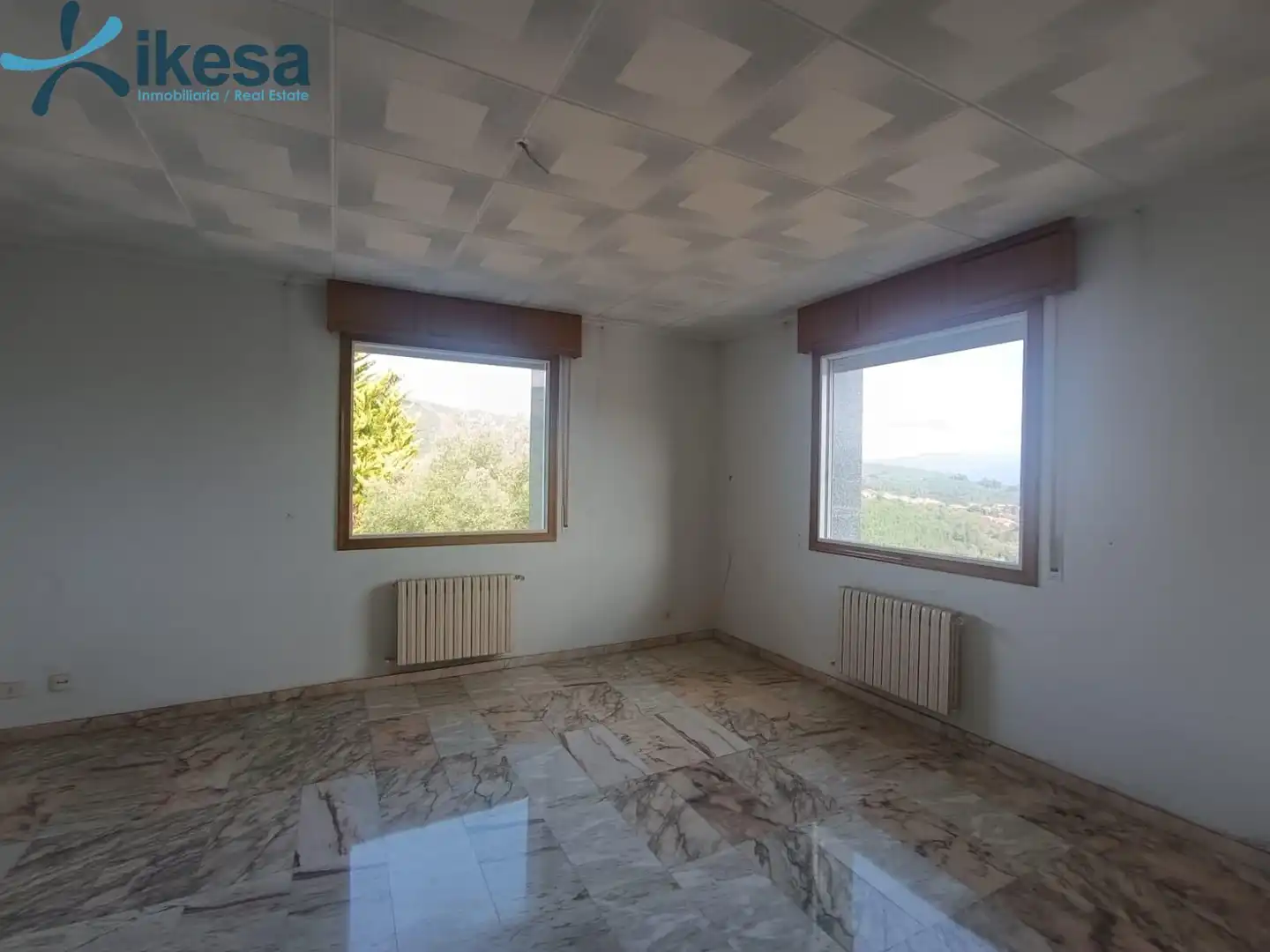Casa o xalet en venda en Entrimo amb Jardí privat