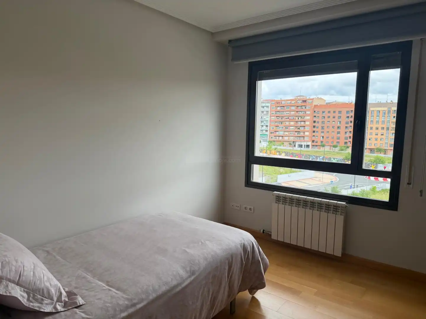 Habitación de Piso en venta en  Logroño con Calefacción, Parquet y Terraza
