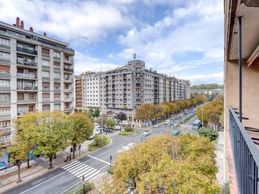 Piso con balcón en venta en Avenida DE MADRID