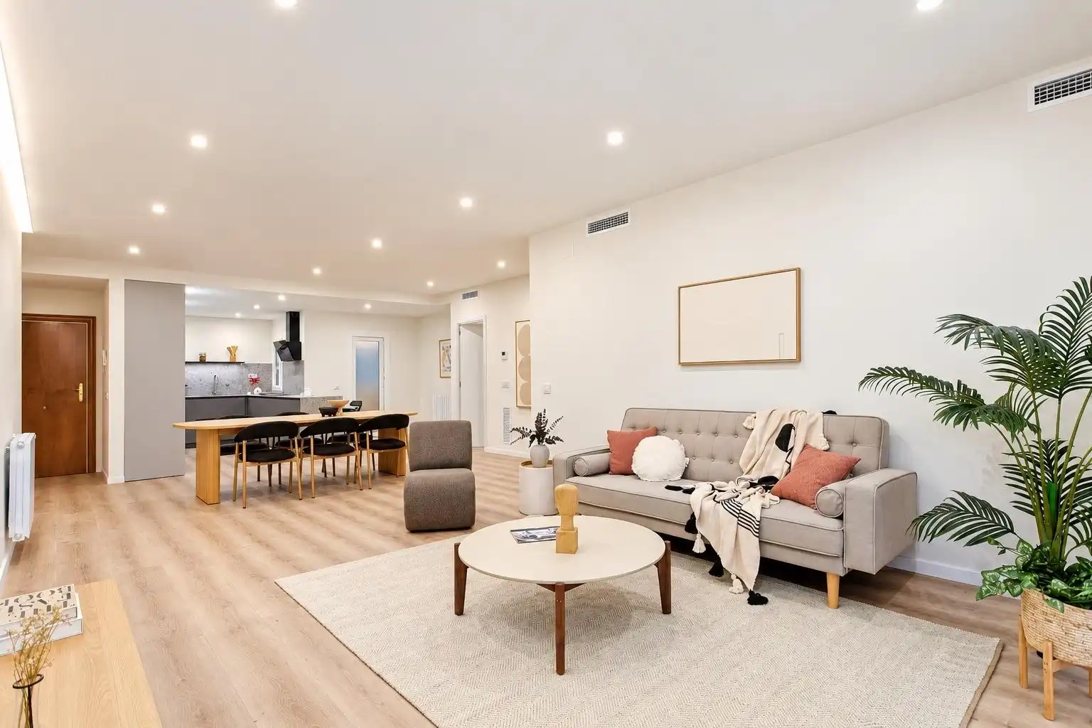 Flat with terrace for sale in Carrer BRUC, imagen 2