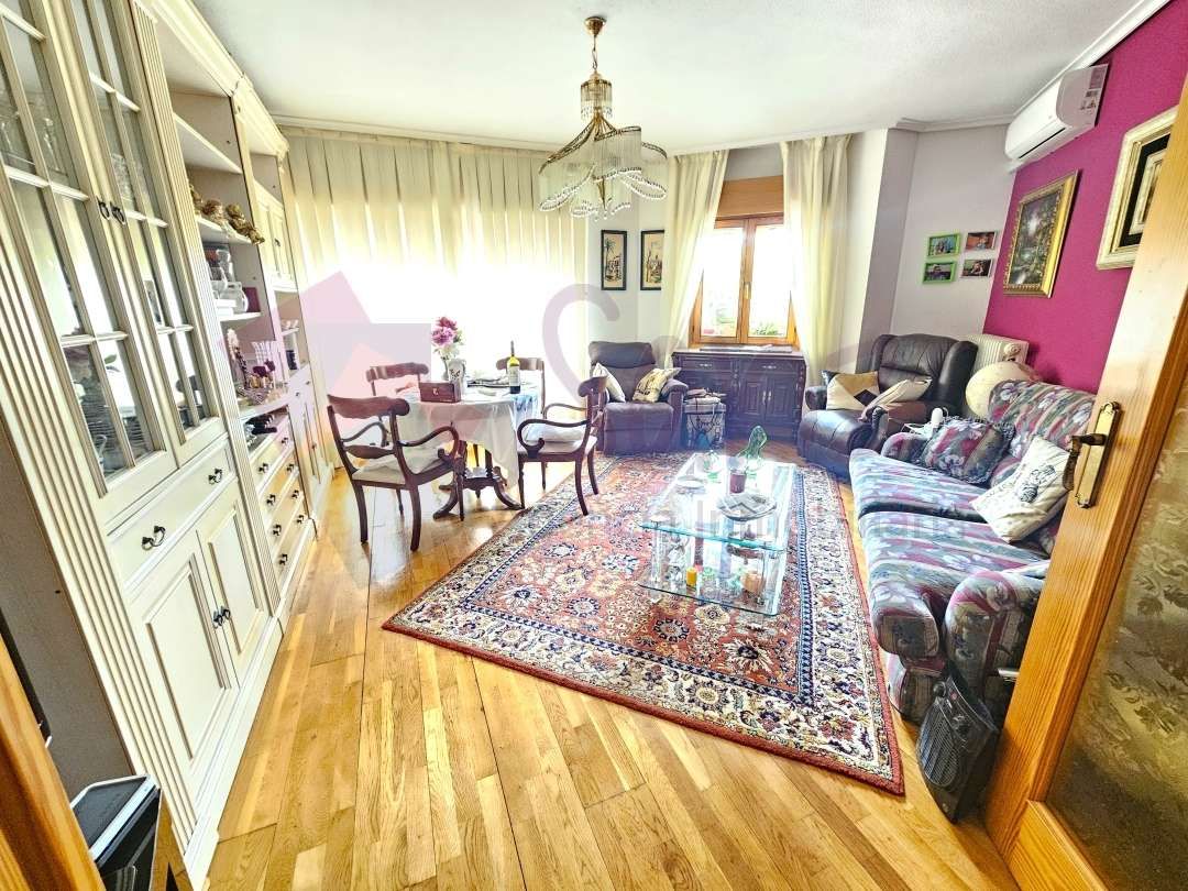 Sala de estar de Casa o chalet en venta en Lardero con Aire acondicionado, Calefacción y Jardín privado