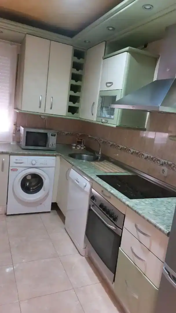 Cuina de Pis en venda en Torrejón el Rubio amb Aire condicionat, Parquet i Moblat