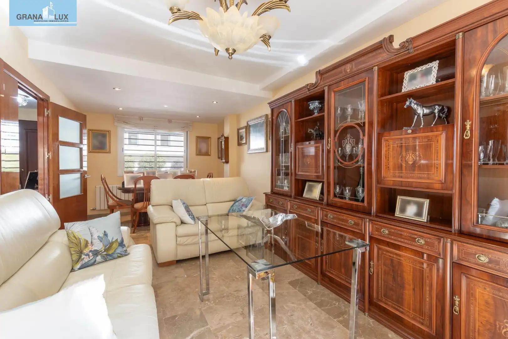 Sala d'estar de Casa adosada en venda en Armilla amb Calefacció