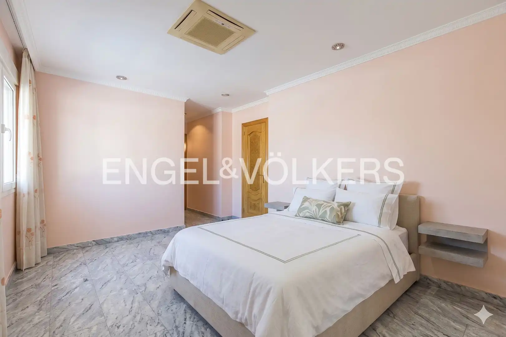 Habitación de Casa o chalet en venta en Molins de Rei con Aire acondicionado, Calefacción y Jardín privado