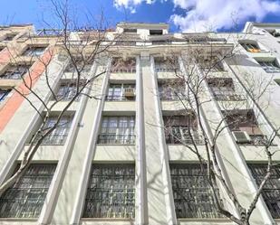 Vista exterior de Pis en venda en  Madrid Capital amb Calefacció, Parquet i Forn