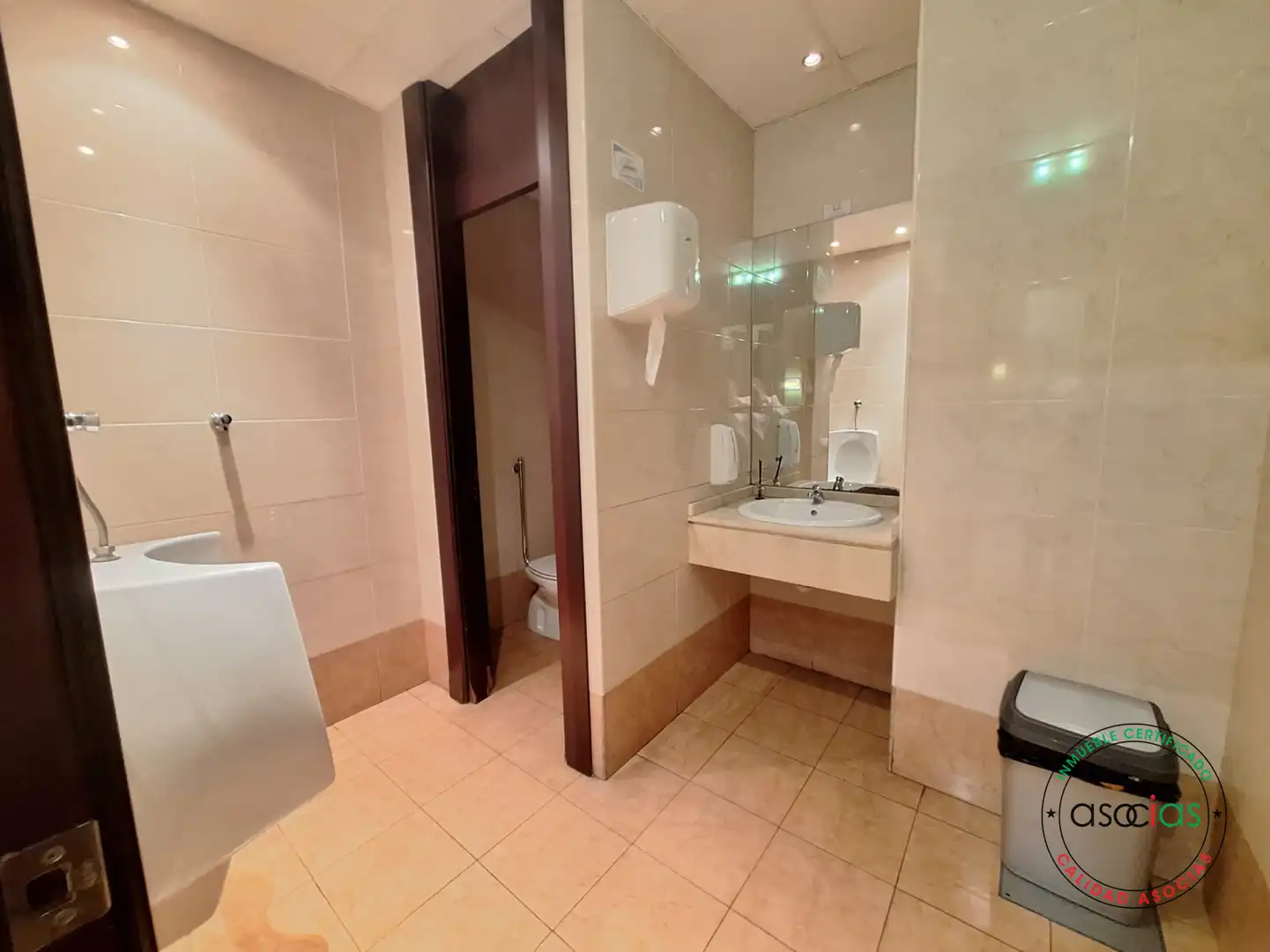 Baño de Local en venta en Gijón  con Aire acondicionado