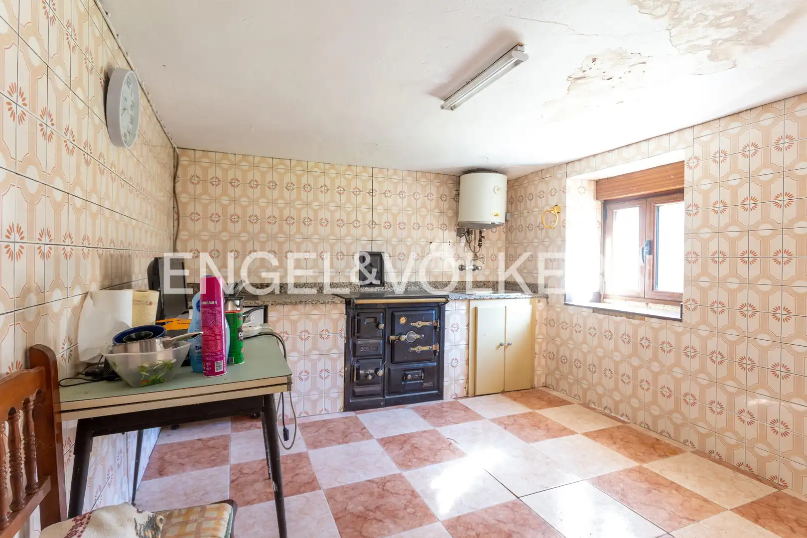 Cocina de Finca rústica en venta en Ruesga con Calefacción, Jardín privado y Trastero