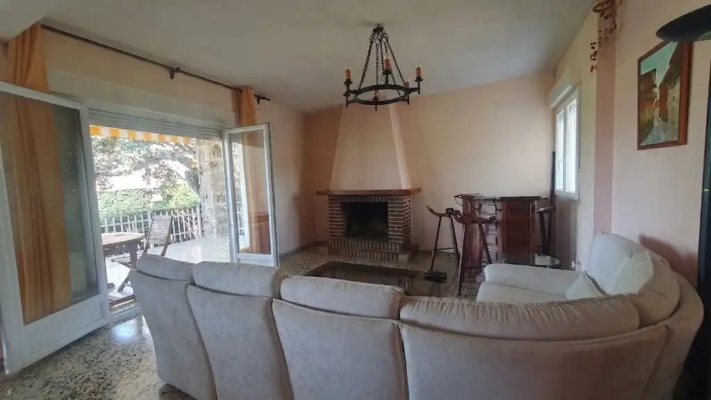 Sala d'estar de Casa o xalet en venda en Valdemorillo amb Calefacció, Jardí privat i Terrassa