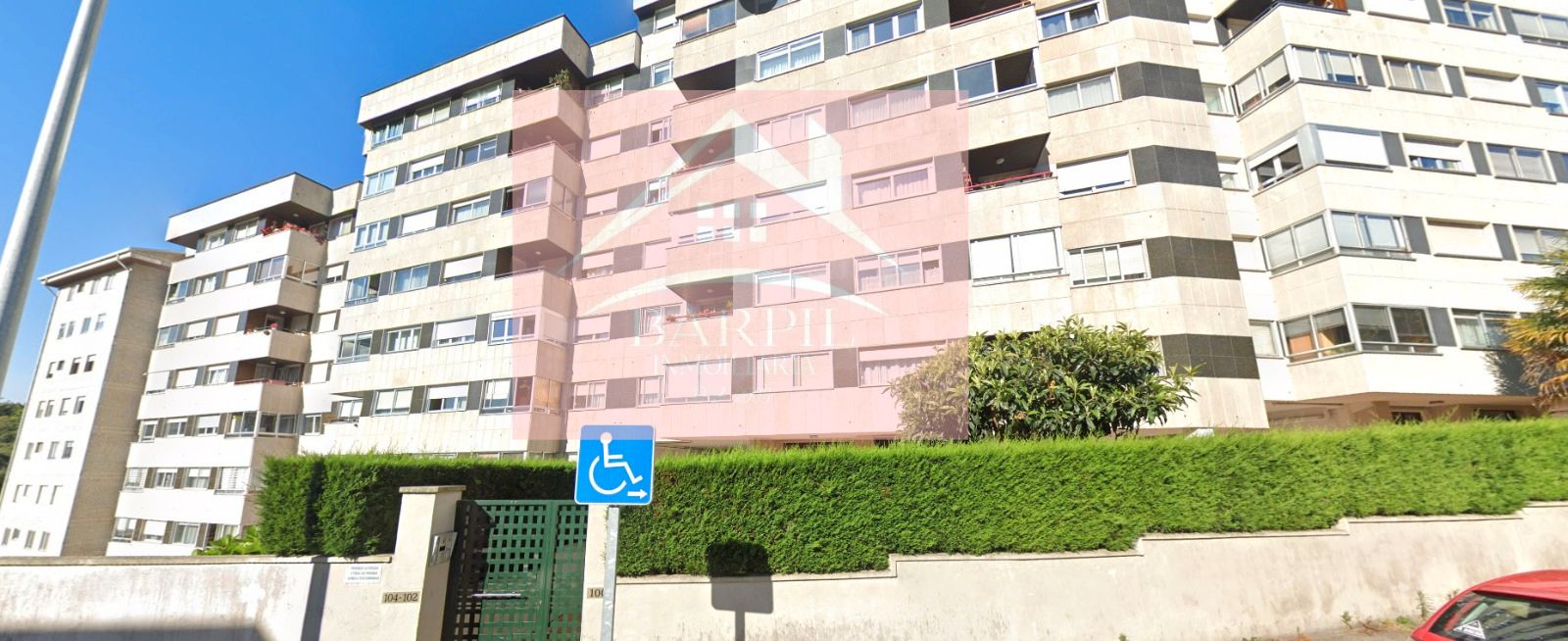 Vista exterior de Pis en venda en Vigo  amb Calefacció, Jardí privat i Parquet