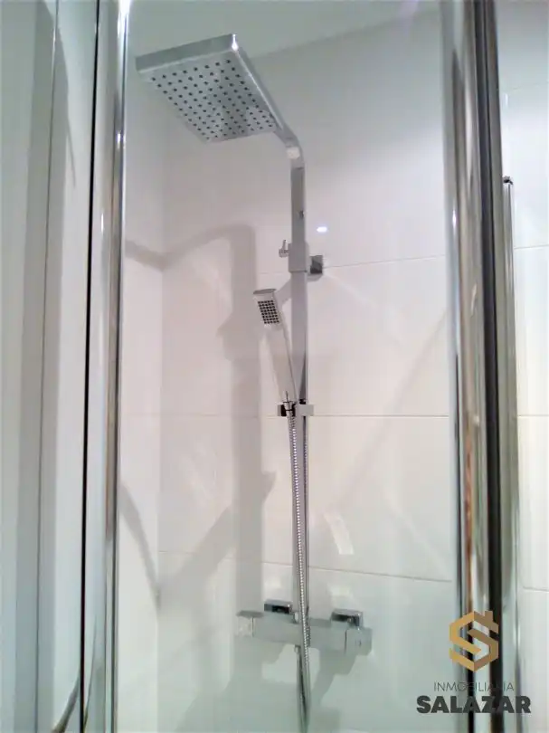 Baño de Piso de alquiler en Bilbao  con Calefacción y Microondas