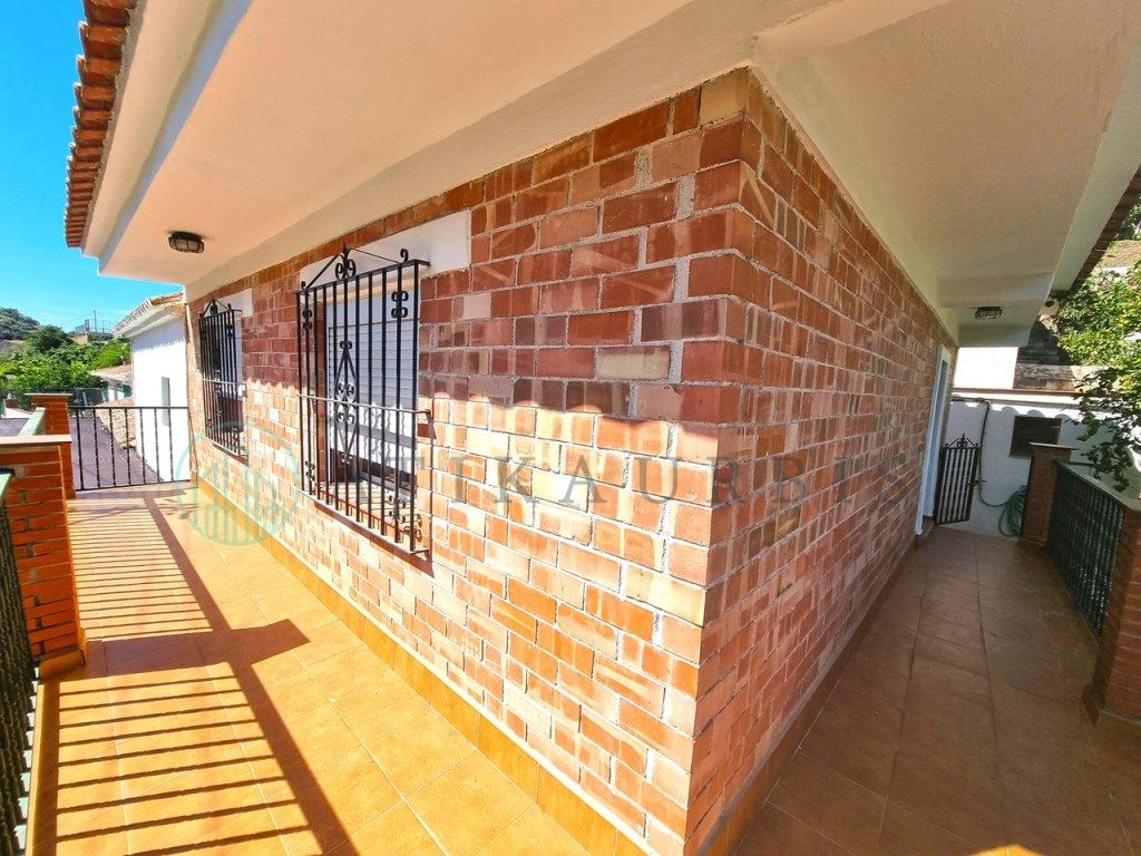 Terrassa de Casa o xalet en venda en Canillas de Aceituno amb Aire condicionat, Jardí privat i Terrassa