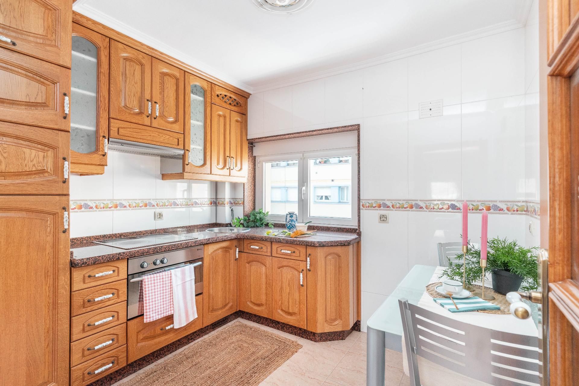 Kitchen of Flat for sale in Oviedo   with Heating and Furnished