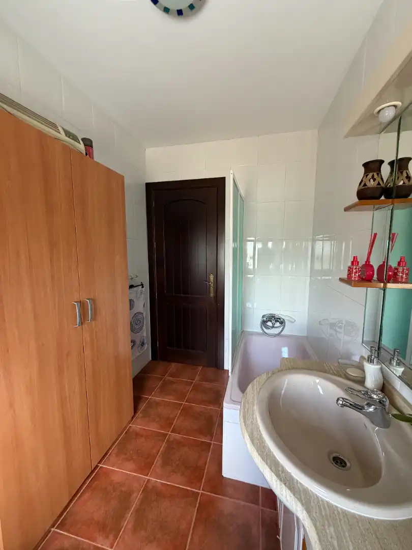 Bany de Casa o xalet en venda en Torreperogil amb Aire condicionat, Jardí privat i Traster