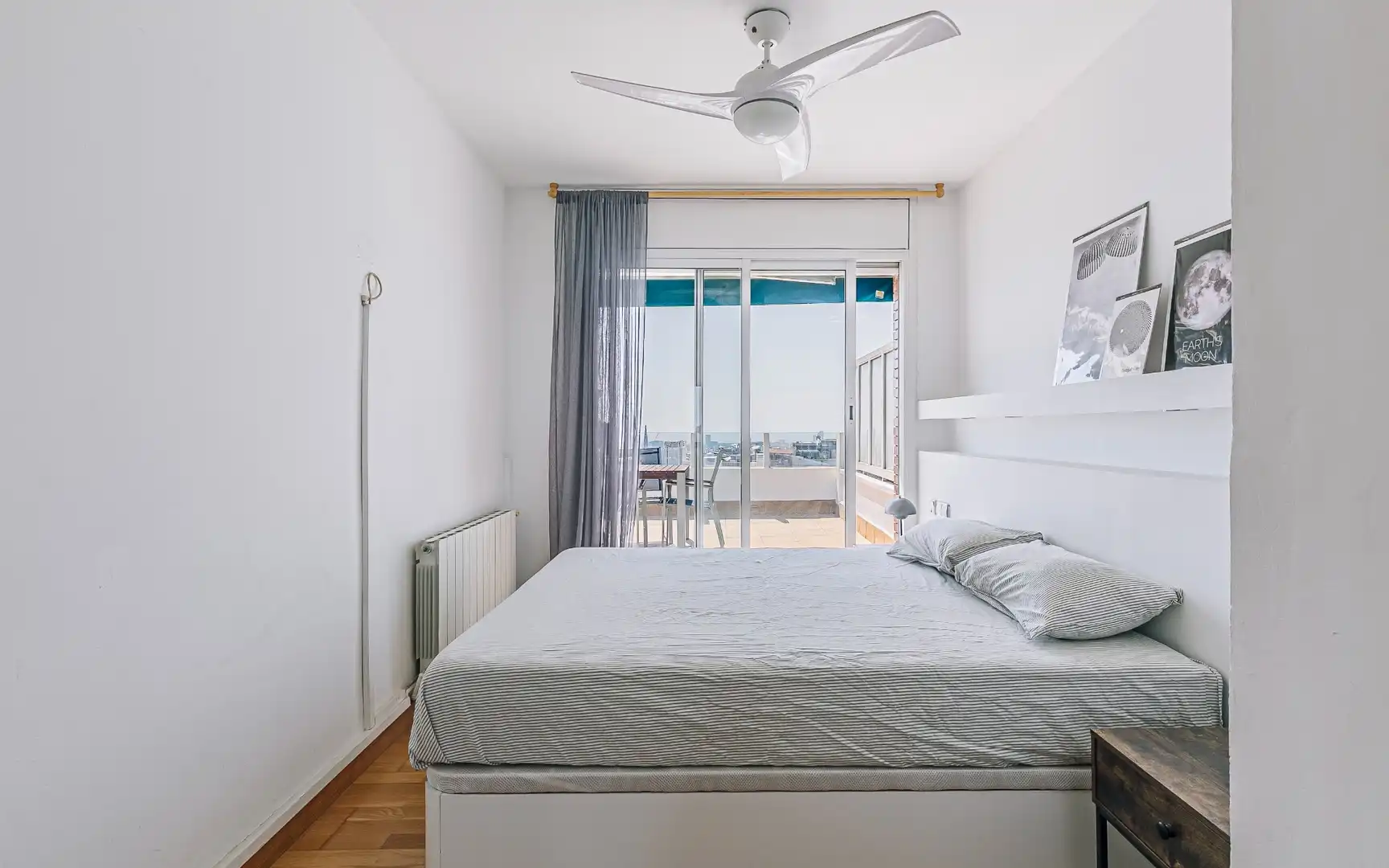 Schlafzimmer von Dachboden zum Verkauf in Barcelona mit Klimaanlage, Terrasse und Möbliert