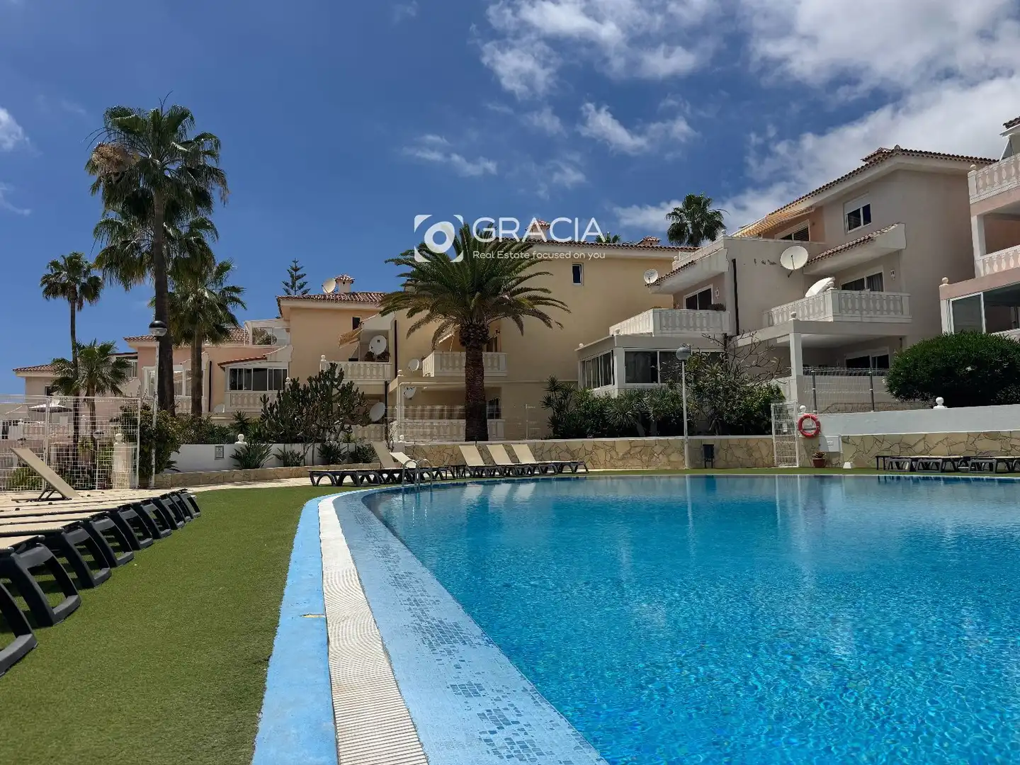 Vista exterior de Piso de alquiler en Arona con Terraza, Piscina y Amueblado