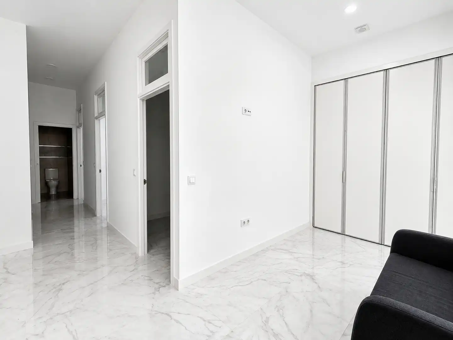 Local comercial de lloguer a Avenida Victoria Kent, imagen 2