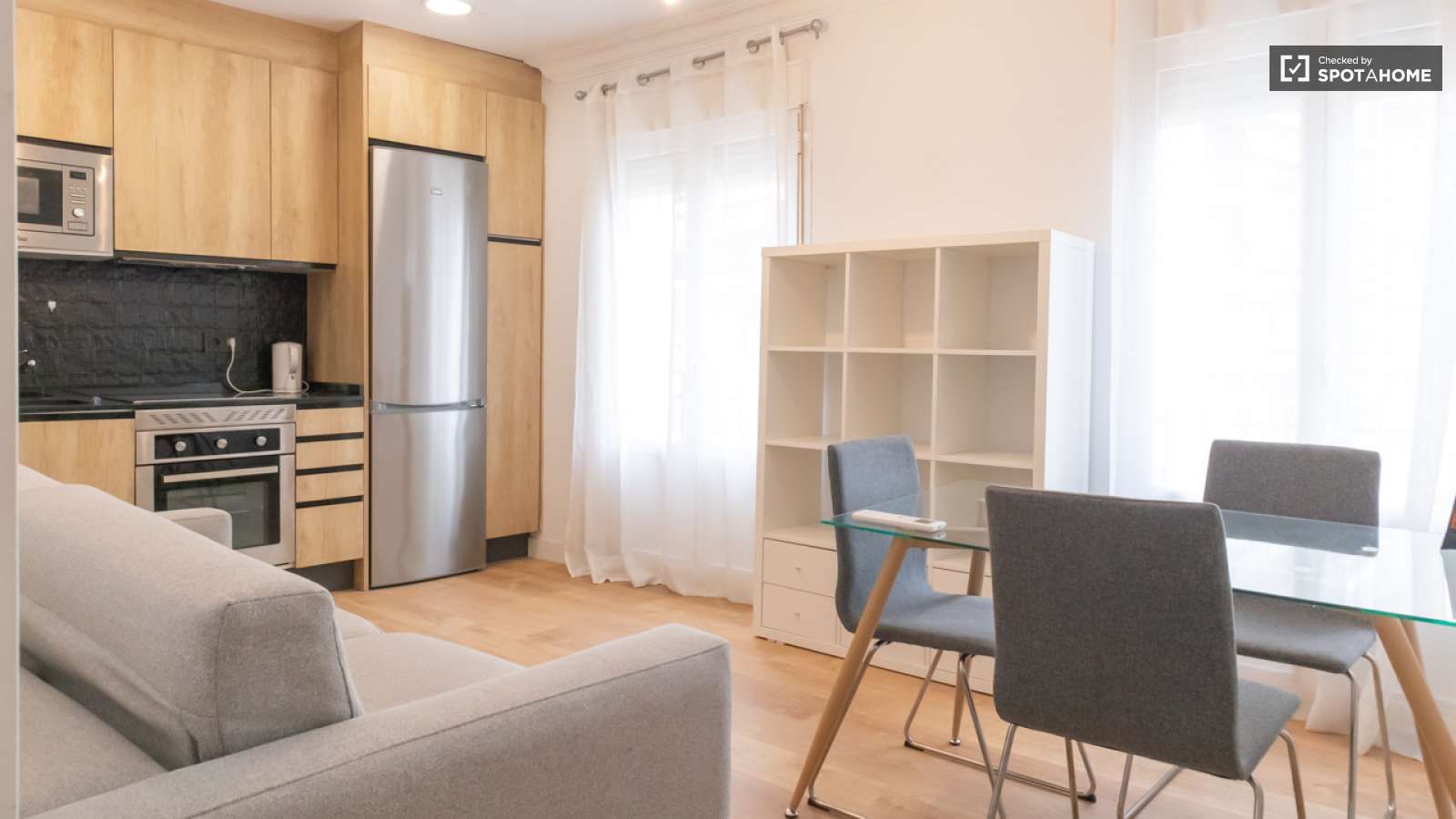 Study to share in Puerta del Ángel