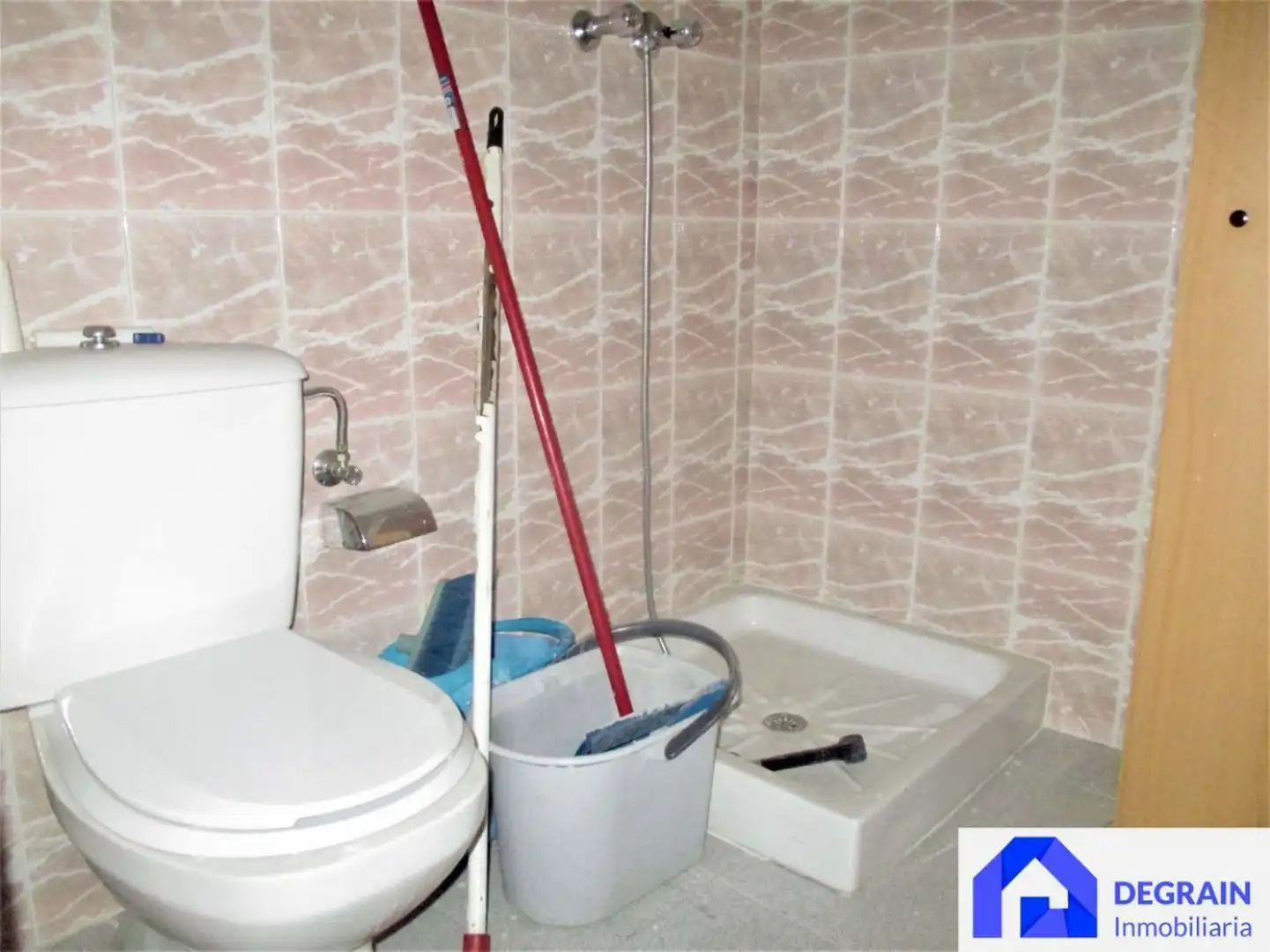 Badezimmer von Geschaftsraum zum Verkauf in Oviedo 