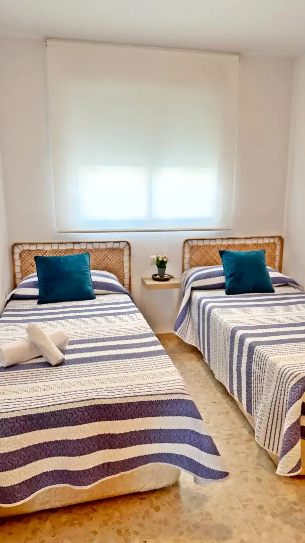Dormitori de Apartament de lloguer en Gandia amb Aire condicionat, Calefacció i Terrassa