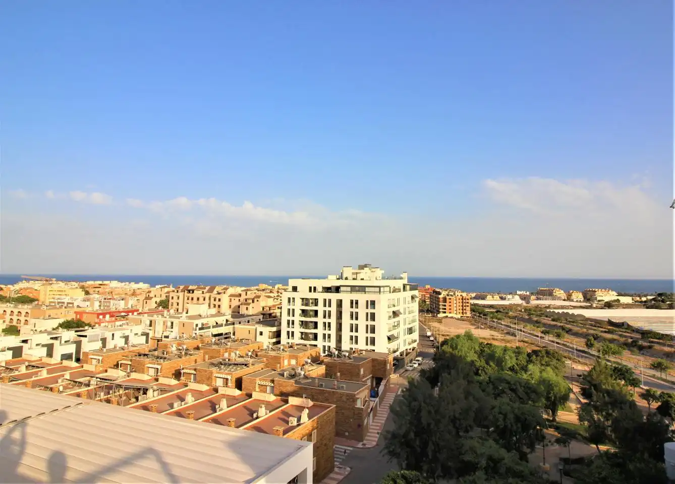 Exterior view of Flat for rent in Roquetas de Mar  with Terrace, Furnished and Community pool