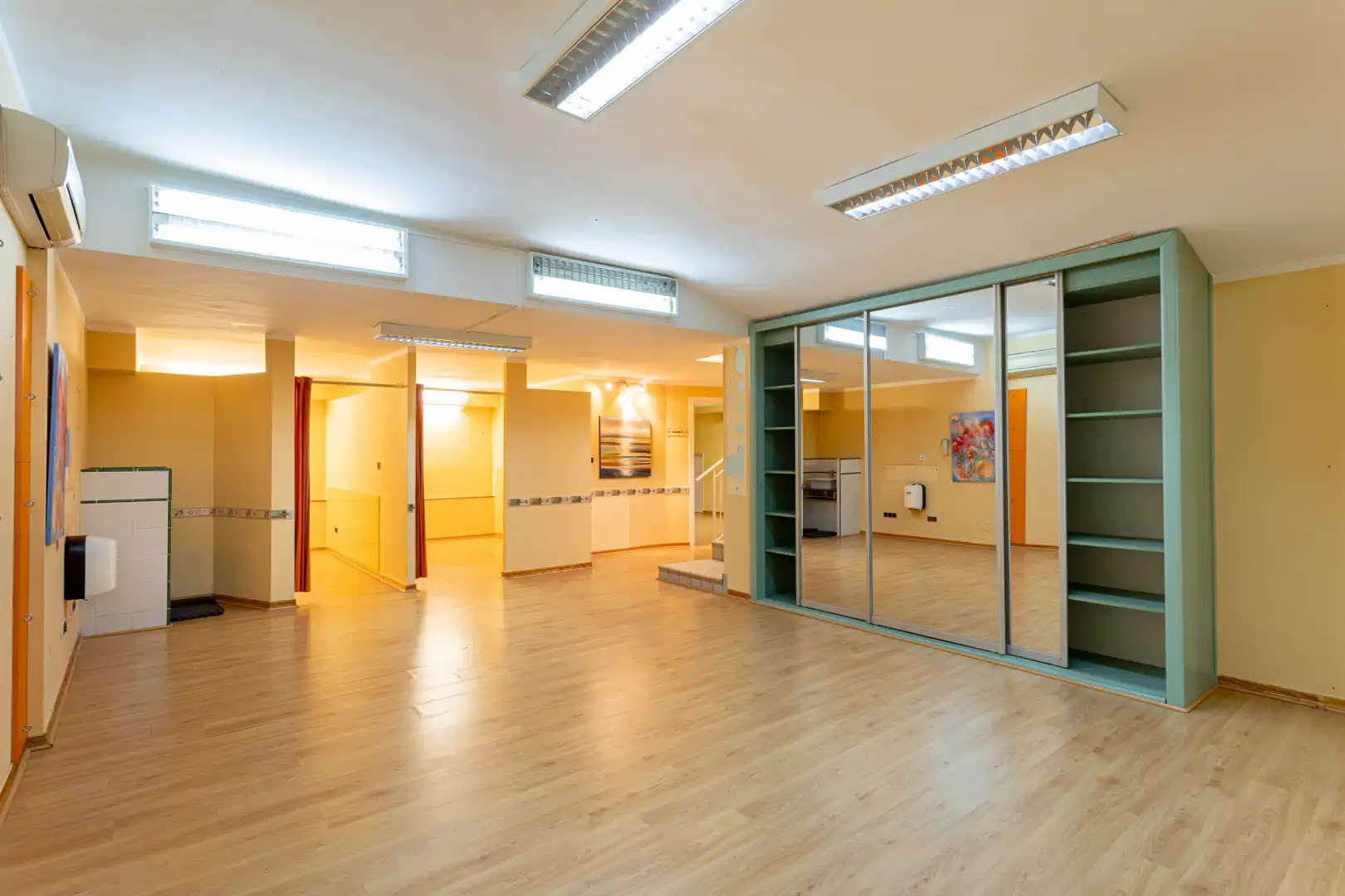 Commercial properties for sale in Marbella  with Air Conditioner and Furnished