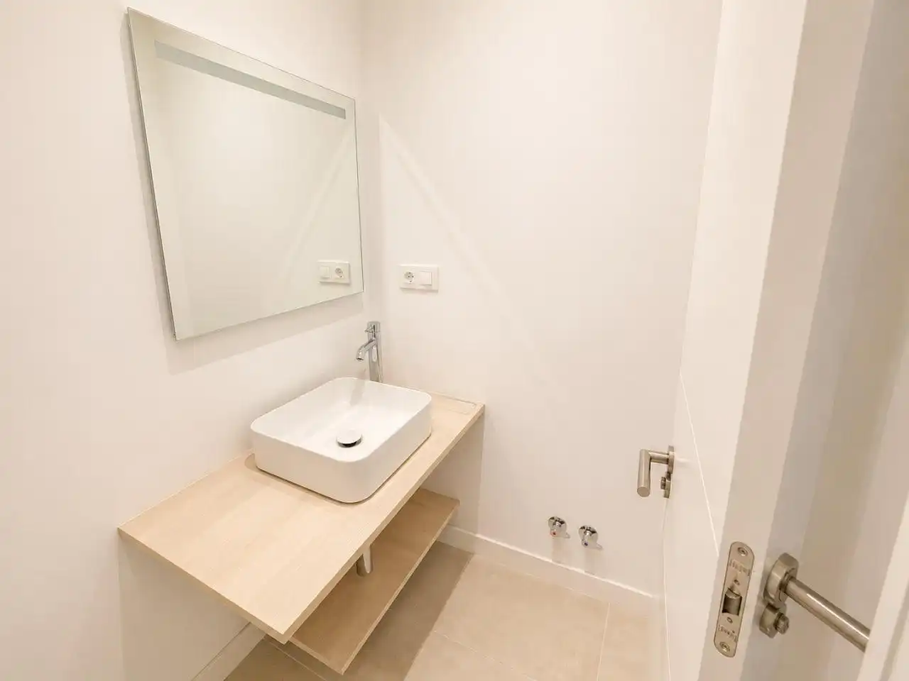 Bathroom of Houses for sale in La Cabrera  with Terrace