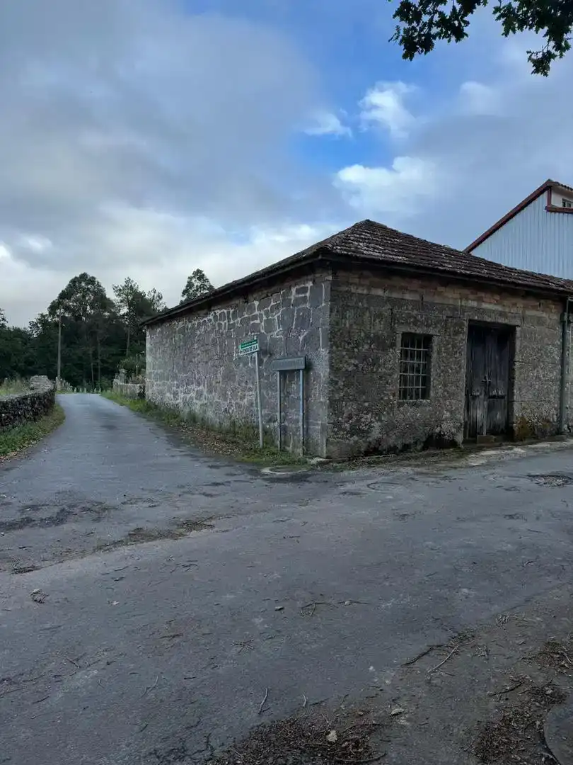 Außenansicht von Fabrikhallen zum Verkauf in San Amaro
