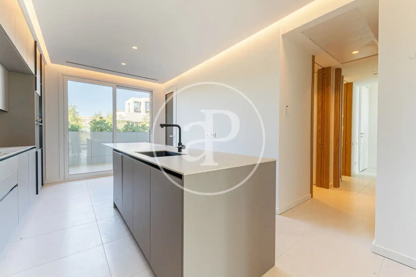 Kitchen of Flat for rent in Pozuelo de Alarcón  with Air Conditioner, Heating and Private garden