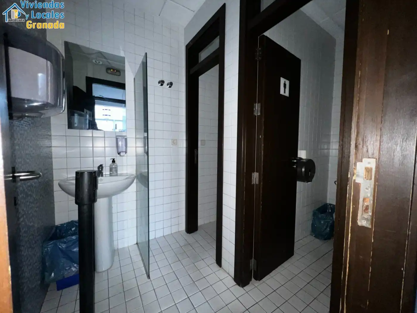 Badezimmer von Gebäude zur Miete in Granada