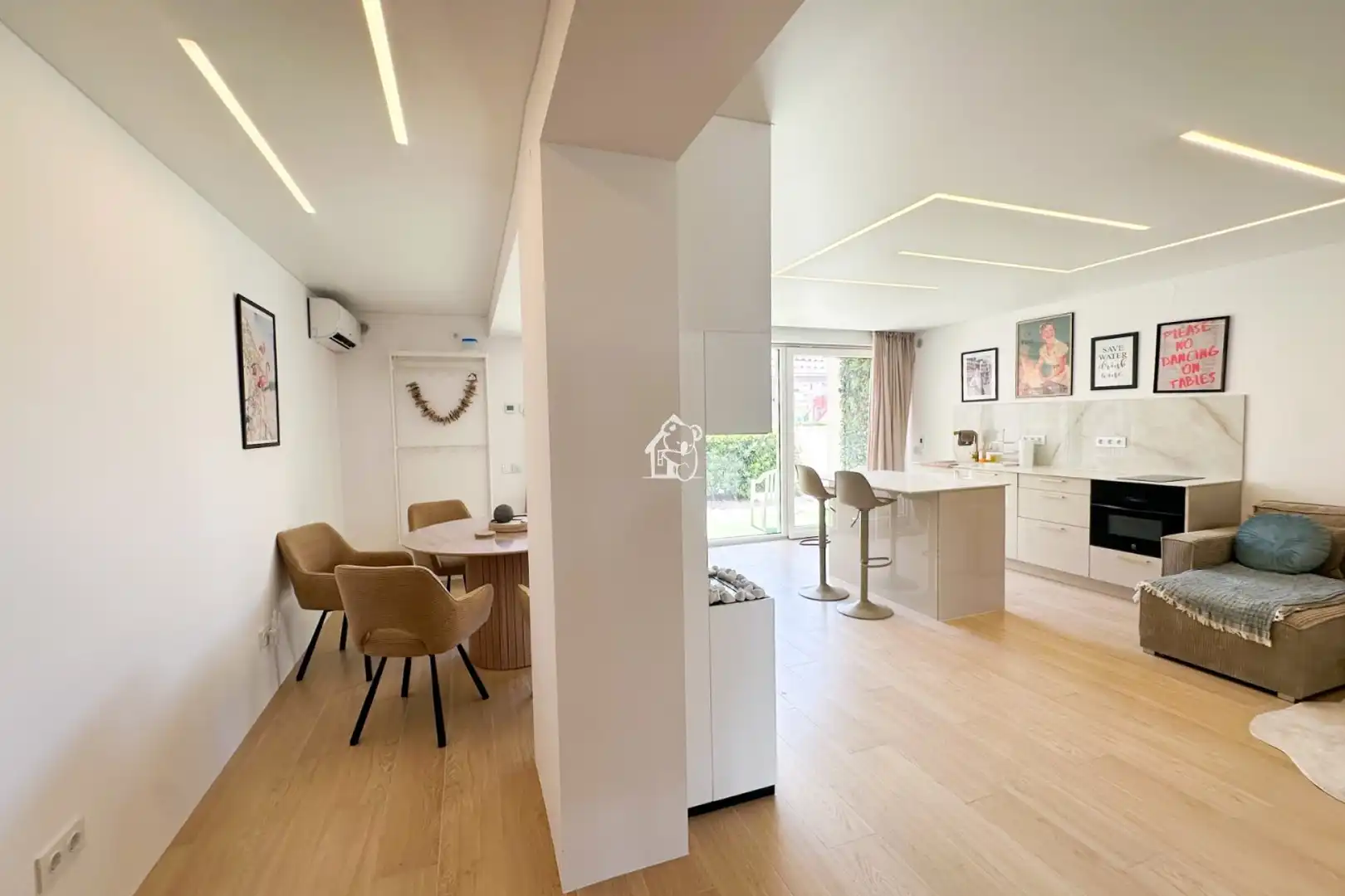 Sala d'estar de Apartament en venda en Torrevieja amb Aire condicionat, Traster i Moblat