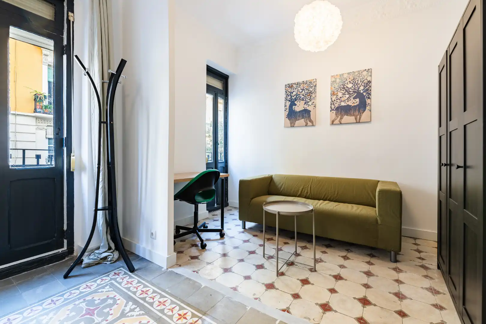Sala de estar de Estudio de alquiler en Valencia con Aire acondicionado, Calefacción y Amueblado