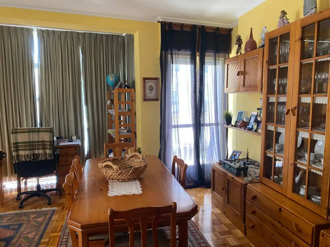 Comedor de Piso en venta en Ourense Capital  con Calefacción, Parquet y Trastero