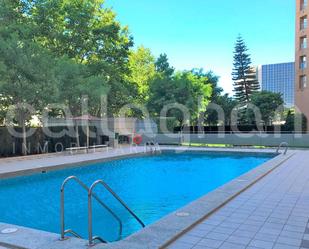 Swimming pool of Flat for sale in  Valencia Capital  with Air Conditioner, Heating and Private garden