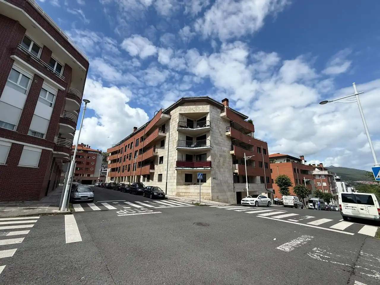 Vista exterior de Pis en venda en Castro-Urdiales amb Calefacció, Parquet i Terrassa