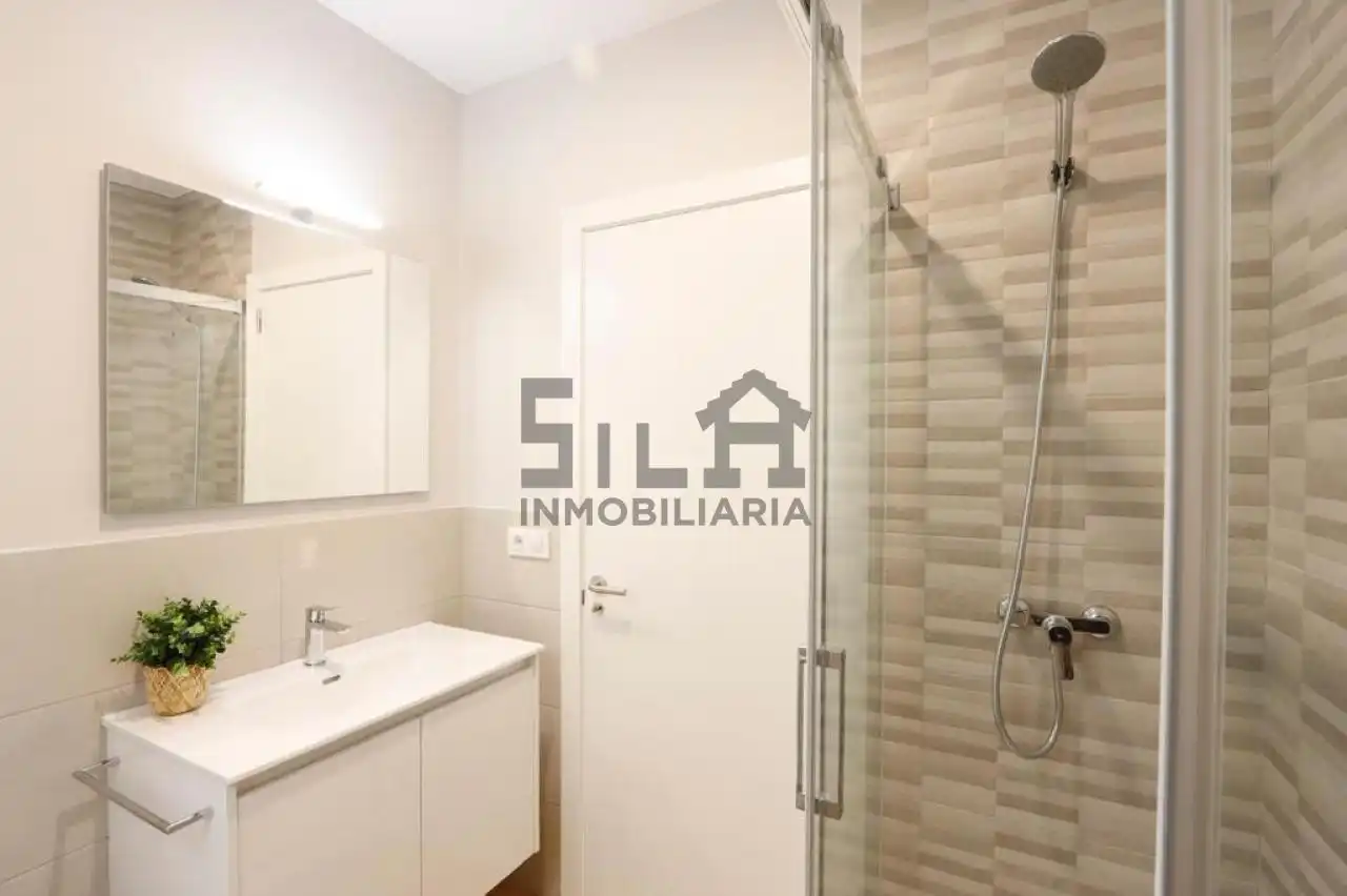 Baño de Piso para compartir en Ourense Capital  con Calefacción y Amueblado