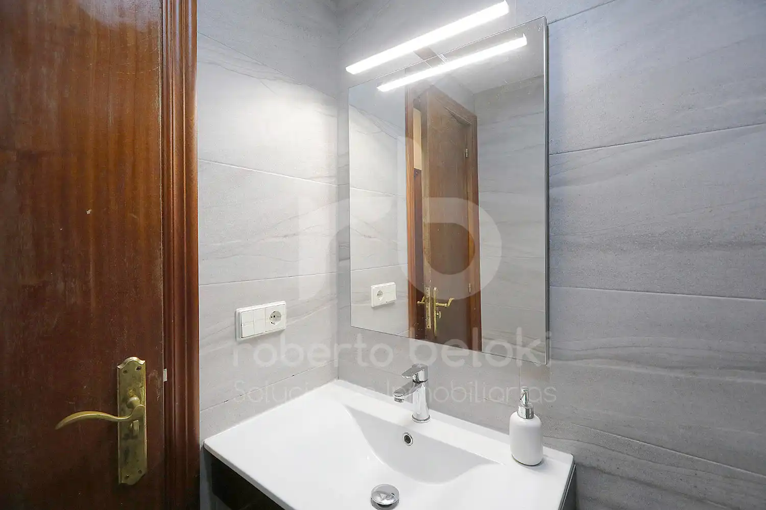 Flat for sale in Cipriano Larrañaga Kalea, Centro - Mendibil - Santiago