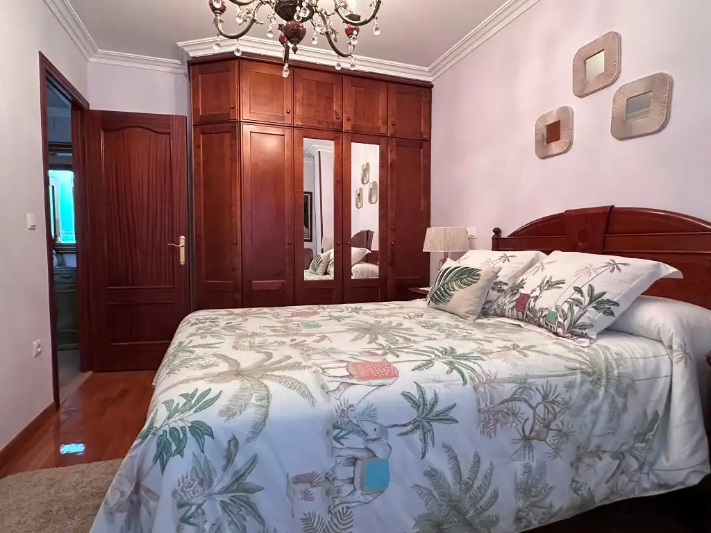 Habitación de Piso en venta en Gijón  con Calefacción, Parquet y Amueblado