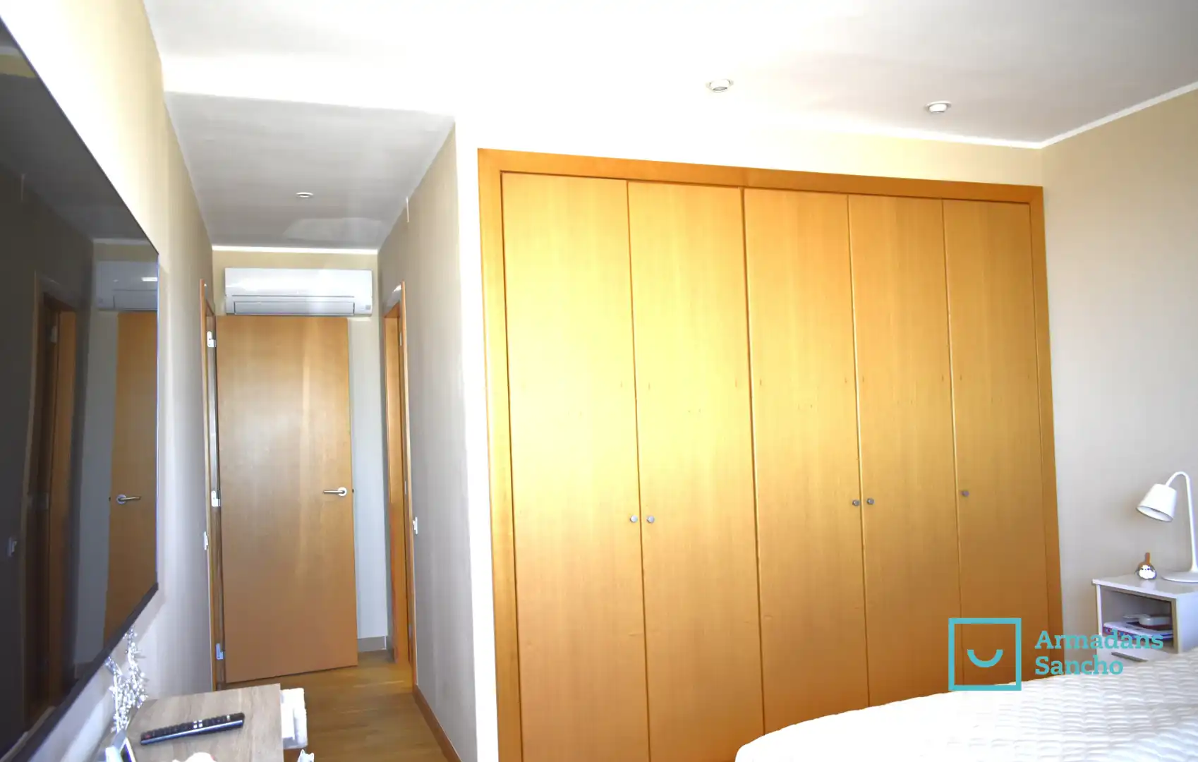 Schlafzimmer von Einfamilien-Reihenhaus zum Verkauf in Tiana mit Klimaanlage, Heizung und Privatgarten
