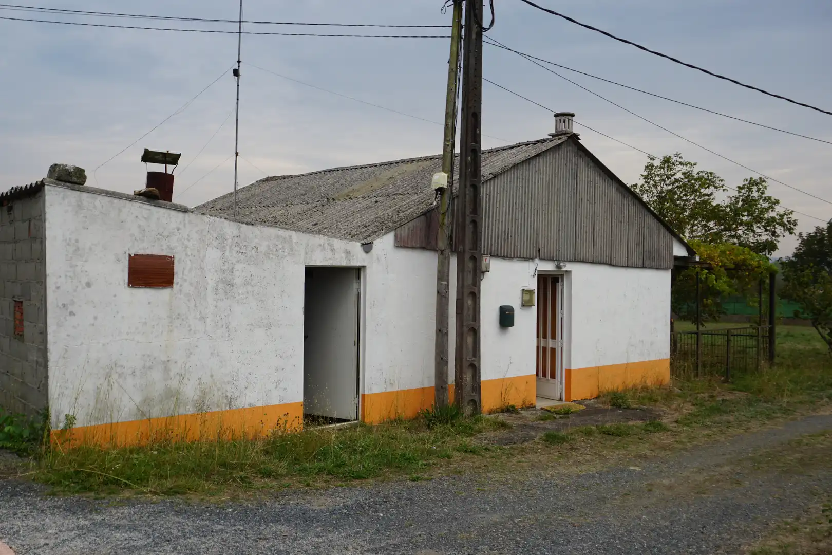 Vista exterior de Casa o xalet en venda en Melide amb Jardí privat i Moblat
