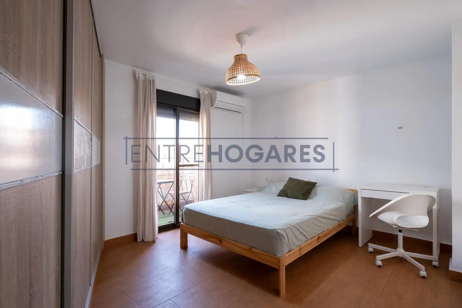 Habitación de Apartamento en venta en Moncada con Aire acondicionado, Calefacción y Amueblado