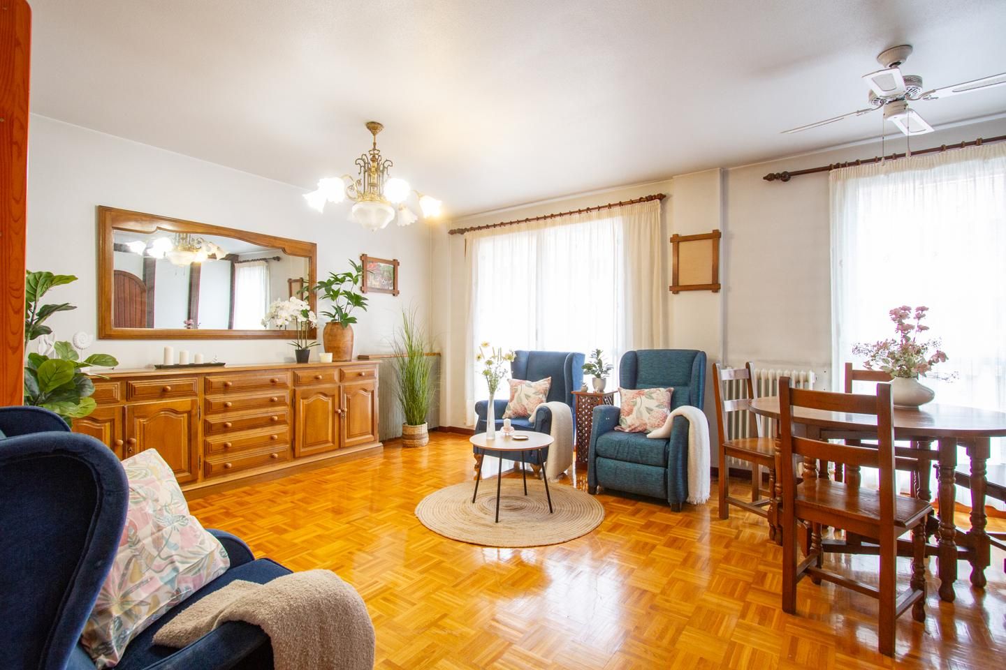 Sala de estar de Piso en venta en  Pamplona / Iruña con Calefacción, Parquet y Trastero